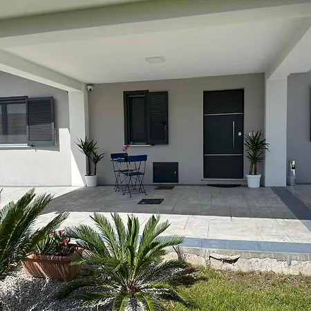 D'moro Quietea Padula